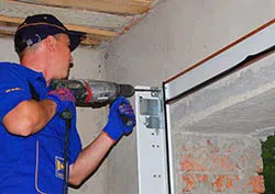 Trust Garage Door Milwaukee, WI 262-546-8443 - repair-side